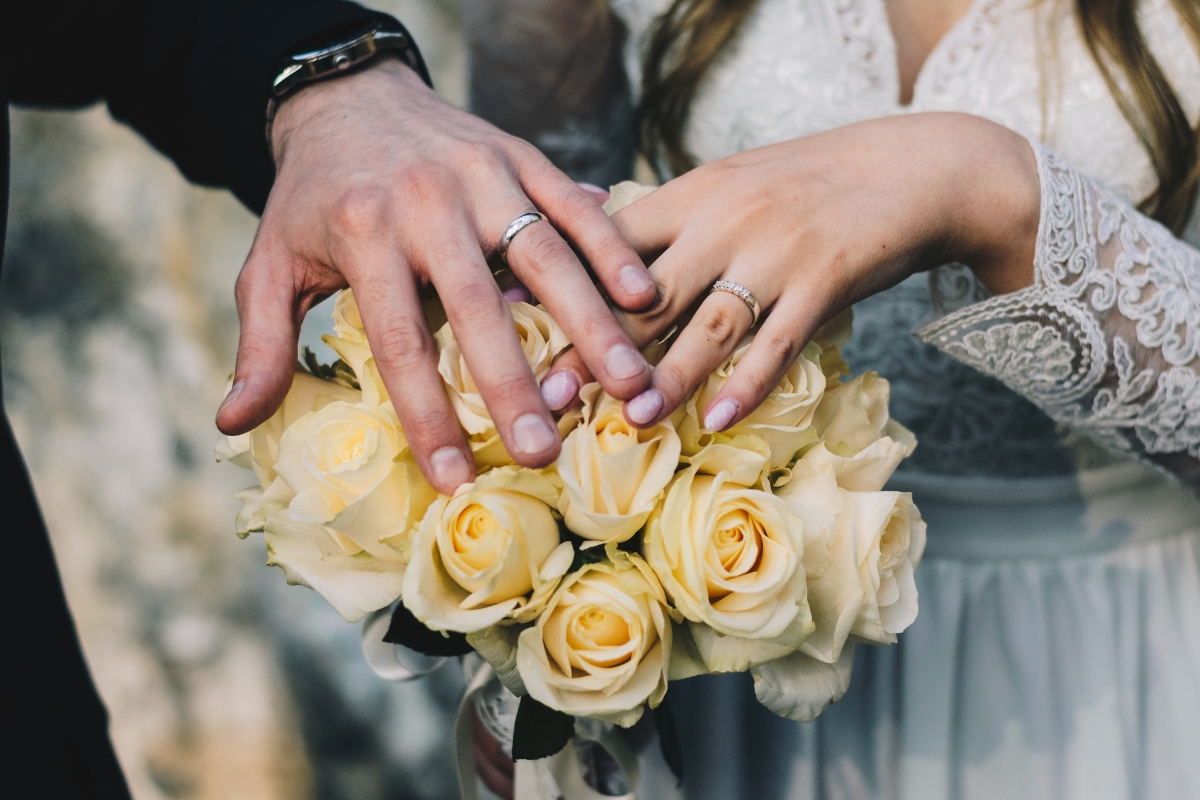 Why are Wedding Rings Worn on Left Hand: Tradition Explained 3